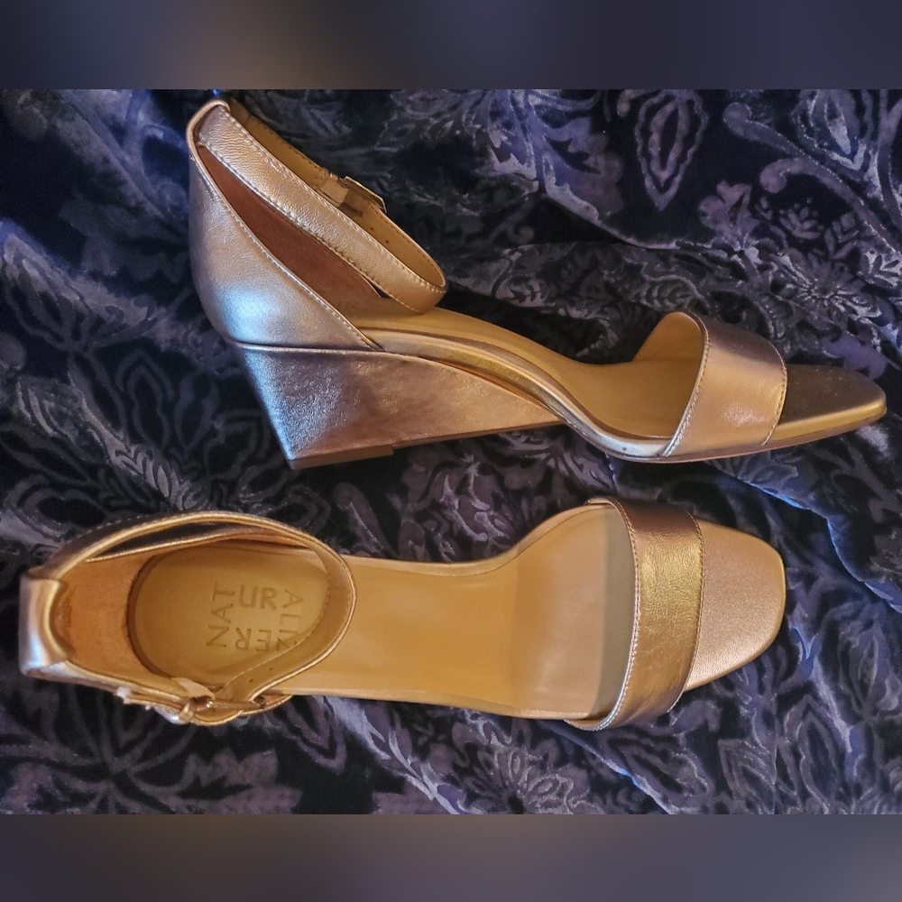 Gold Heels with Metallic Finish and Ankle Strap